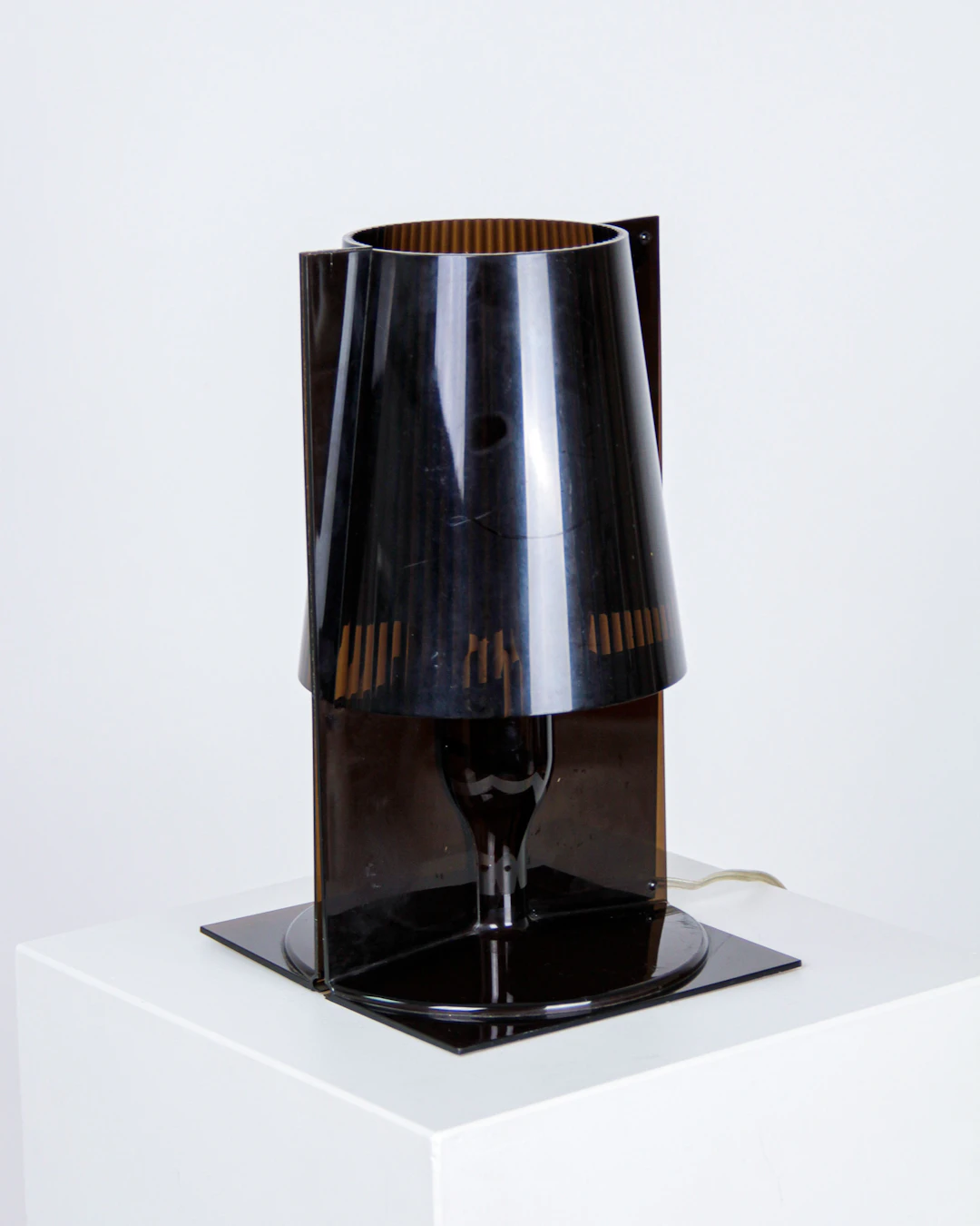 Bordslampa, "Take", plast, Ferruccio Laviani, Kartell, Italien