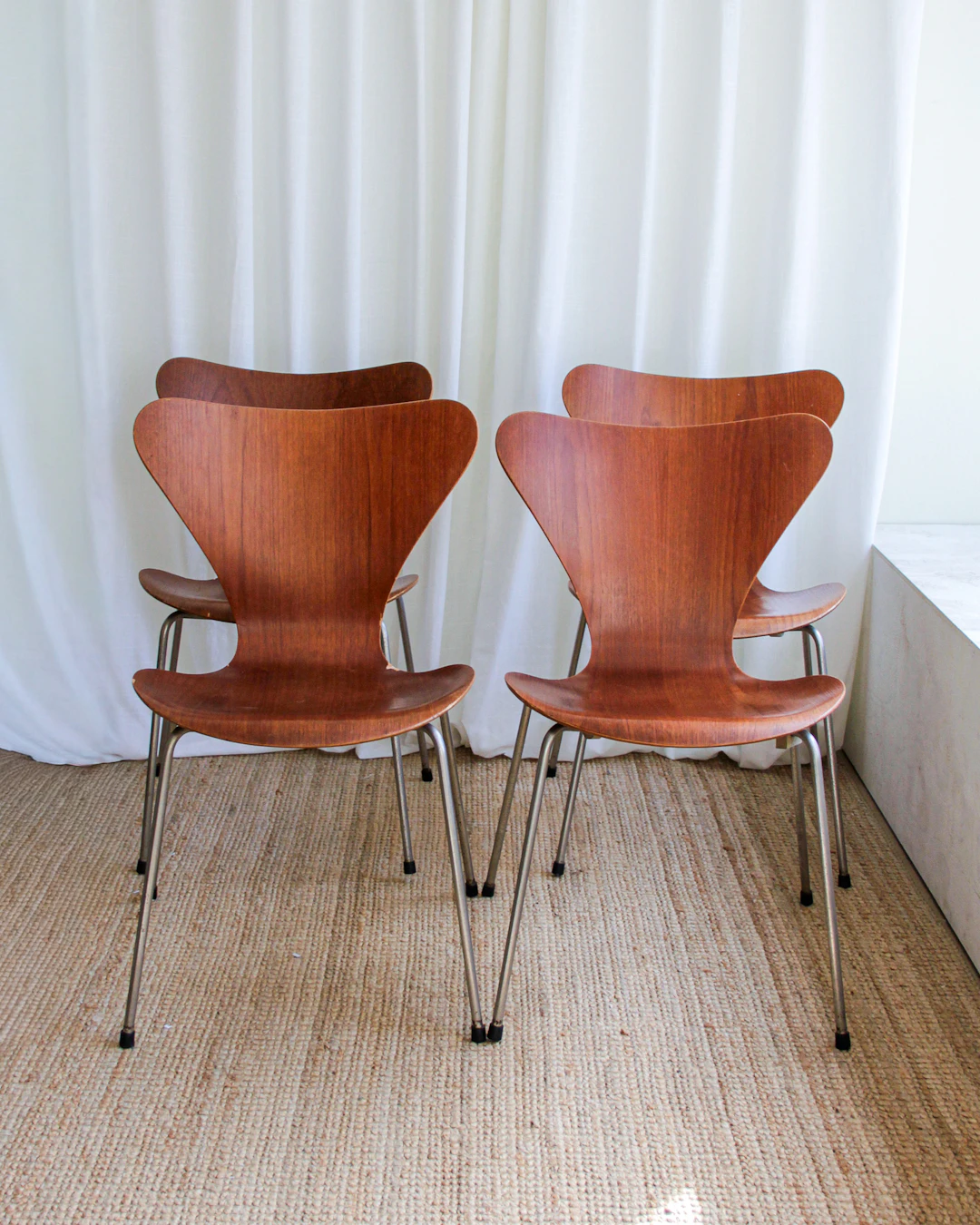 Stolar, 4 st, "Sjuan", Arne Jacobsen, teakfanér och kromat stålrör