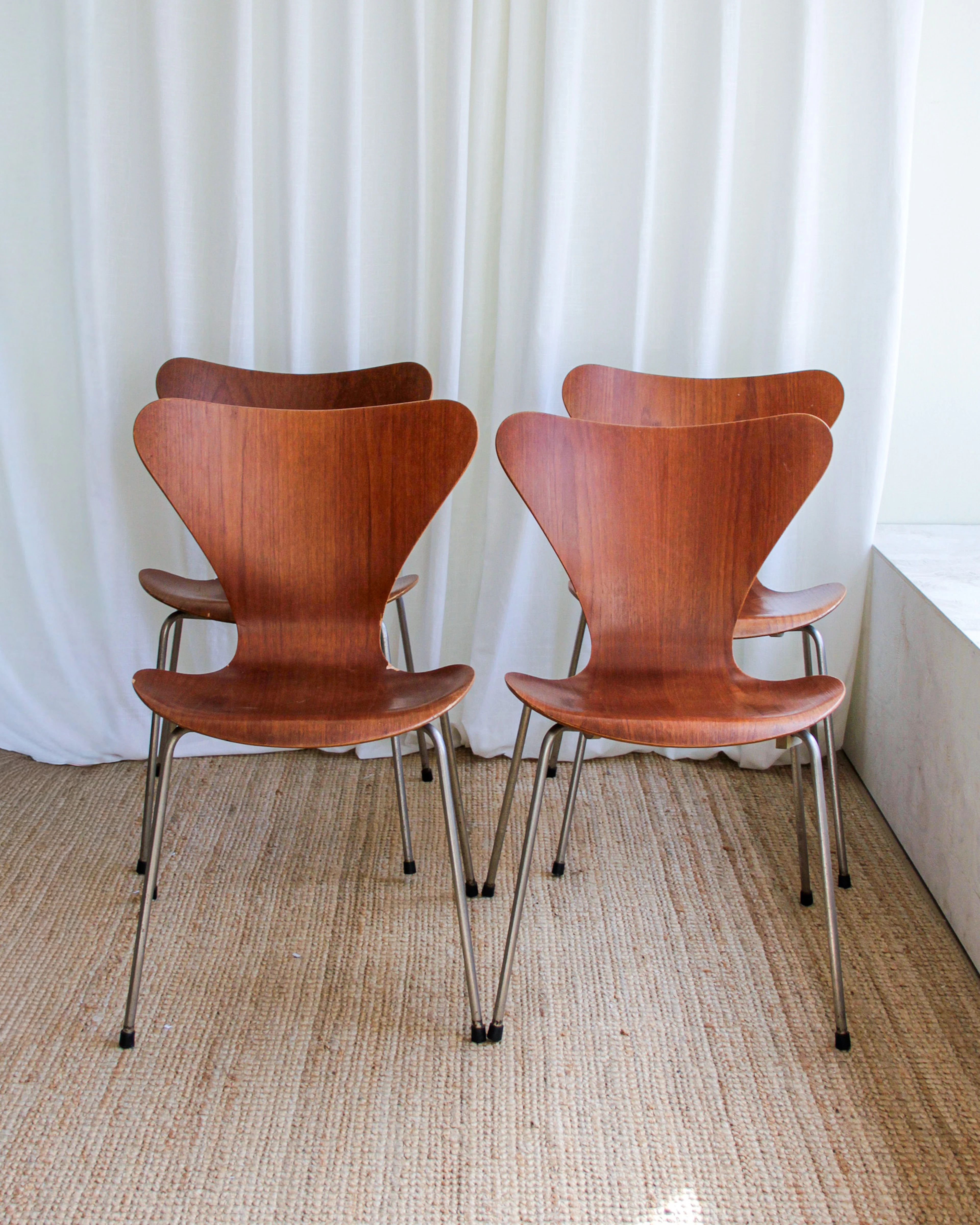 Stolar, 4 st, "Sjuan", Arne Jacobsen, teakfanér och kromat stålrör