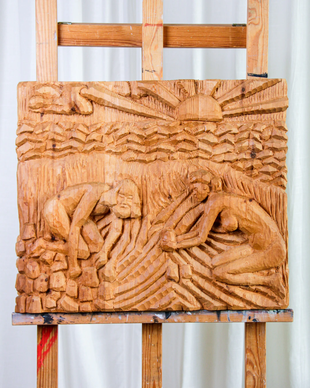 Trärelief, ”Sandlekar”, Jan Lagergren, furu, signerad, 1977