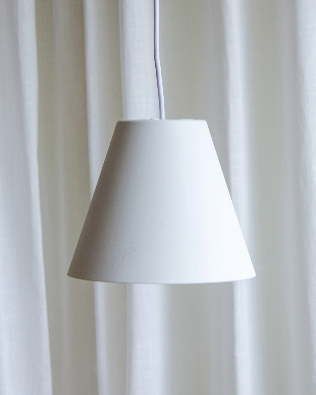 Taklampa, "Sinker Pendant Small", Mette och Rolf Hay, vit, Wrong for