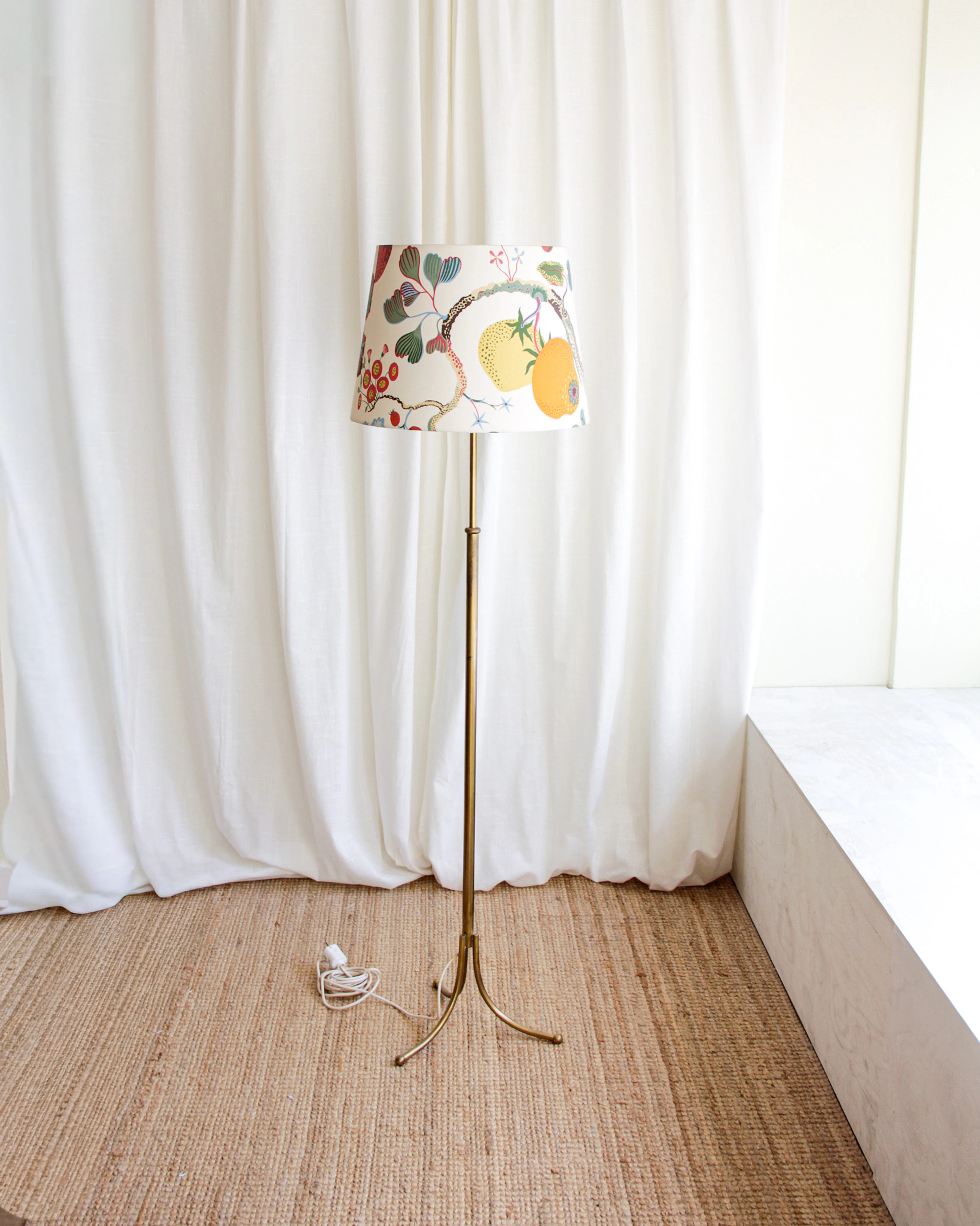 Golvlampa, Josef Frank, “typ G1842” och lampskärm “Vegetable Tree”