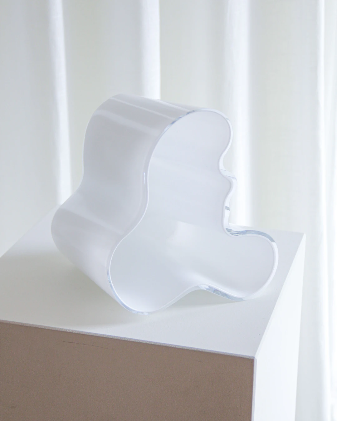 Vas, "Savoy", Alvar Aalto, vitt opalglas, Iittala, Finland