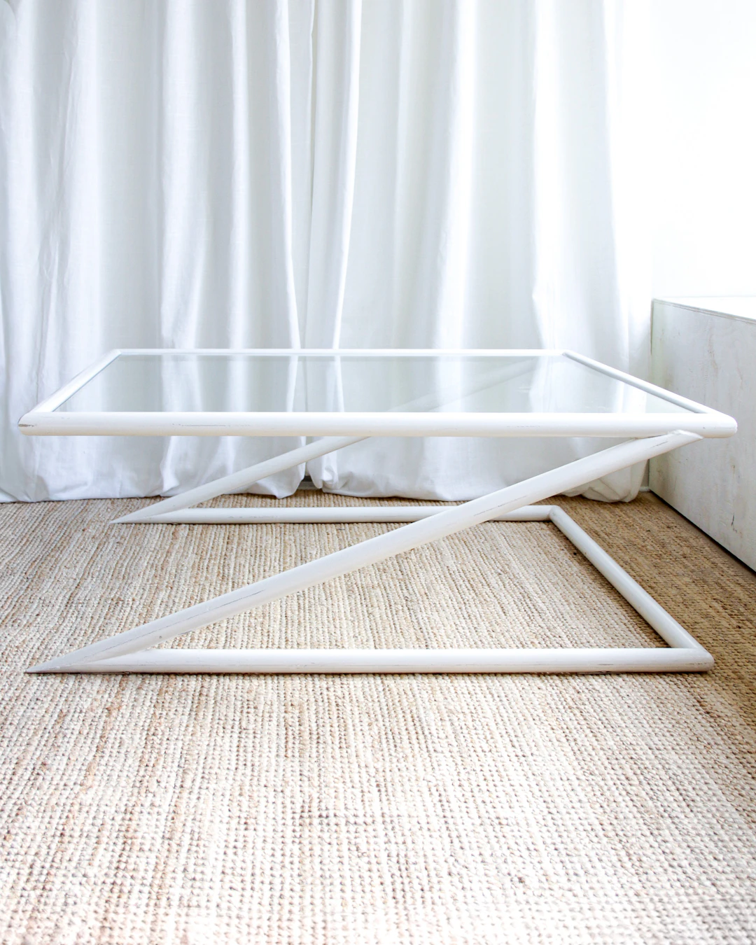 Soffbord, glas och vitlackerad metall