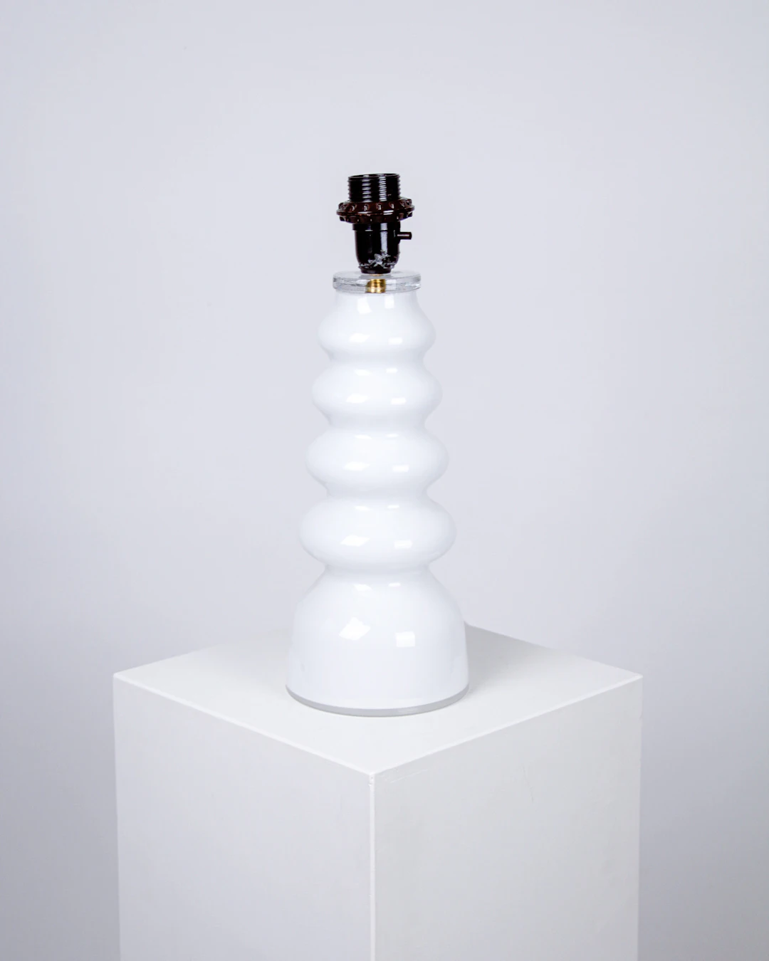 Bordslampa, vitt glas, 1900-tal