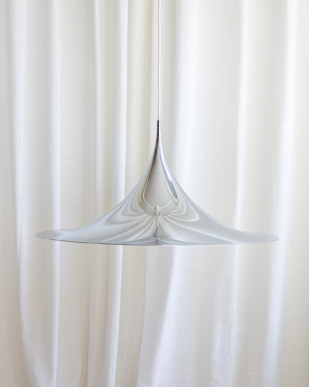 Taklampa, "Semipendel", Claes Bonderup & Torsten Thorup, kromad plåt, Danmark