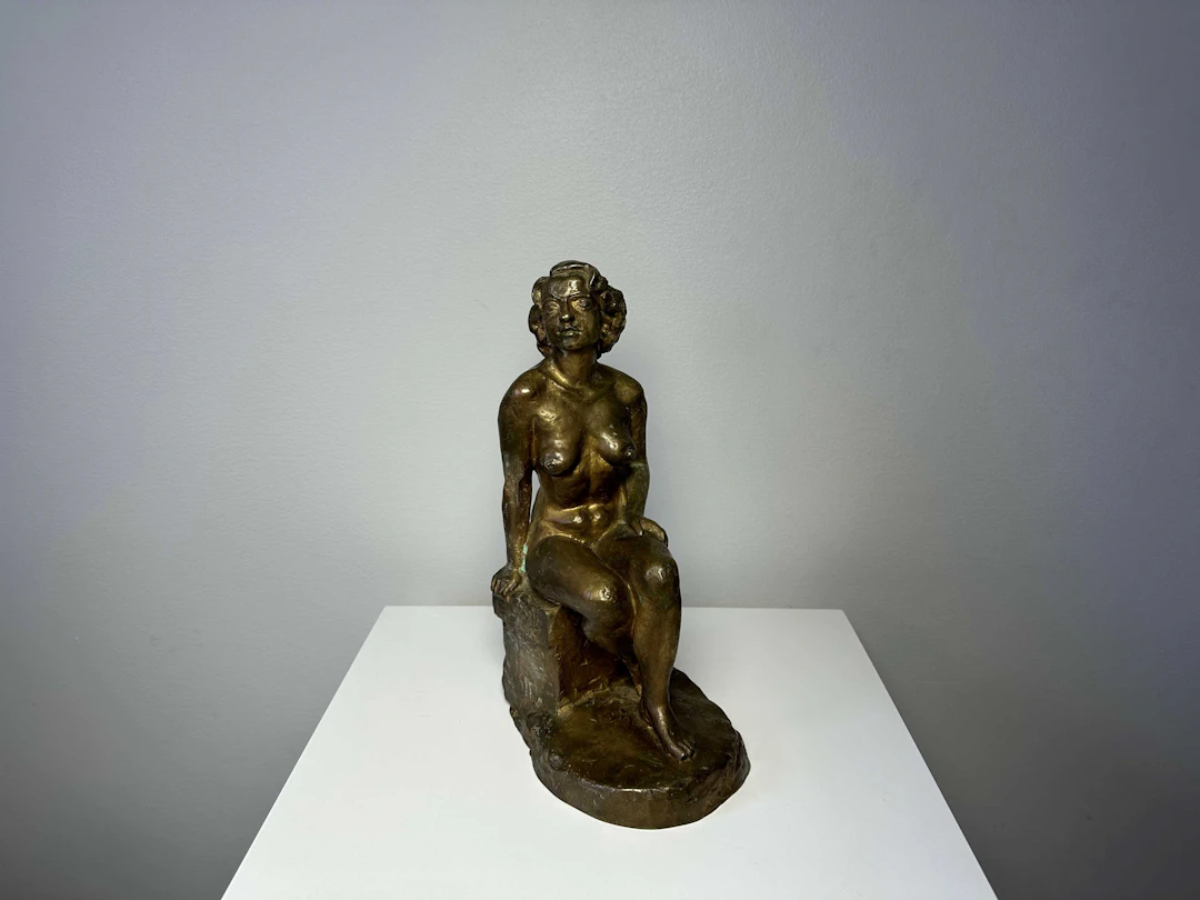 Sitting model | Edvin Öhrström