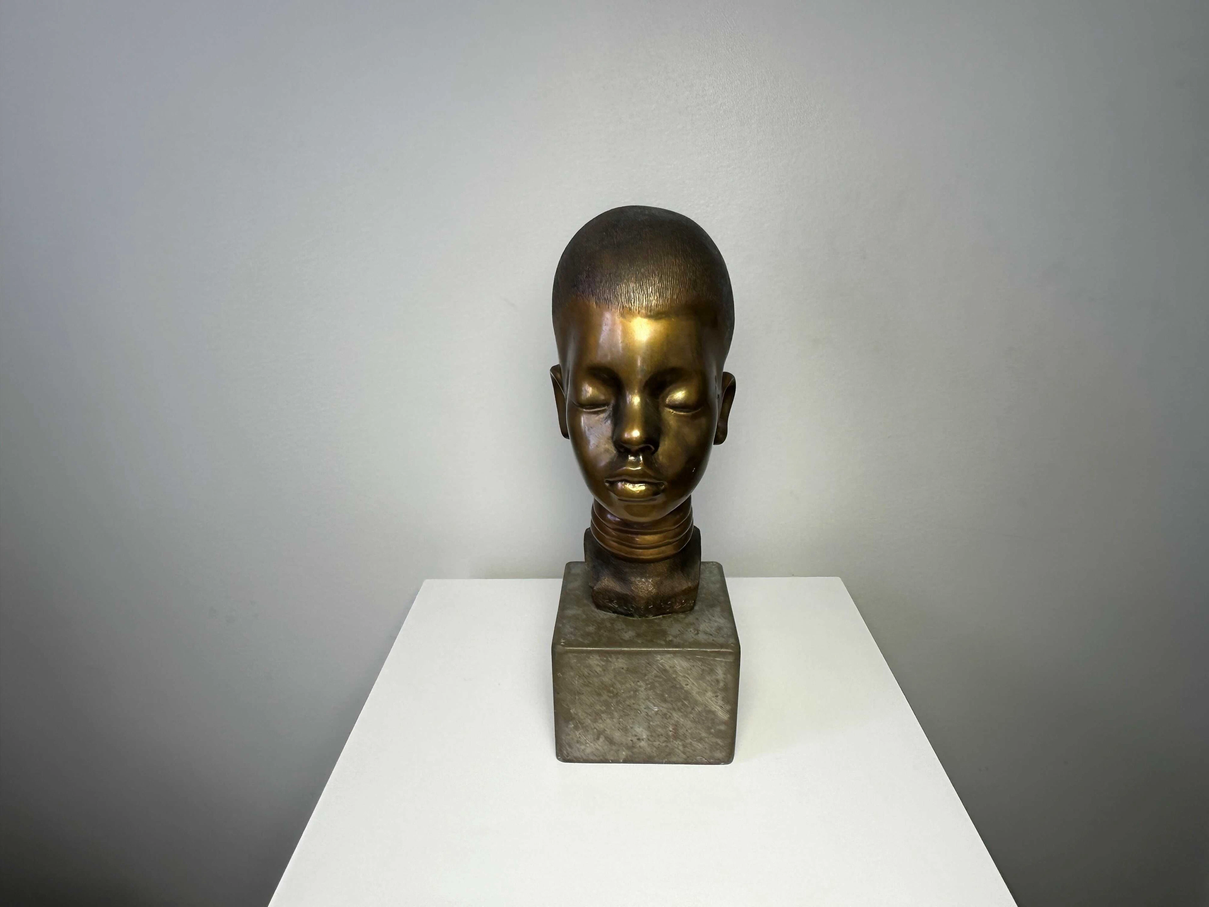 Womans Head | Helge Högbom