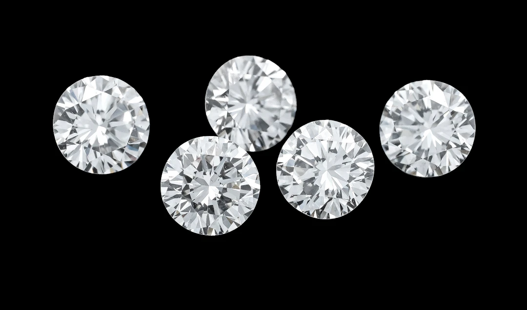 5 Brillanten, zus. 1,10 ct TW/Lup