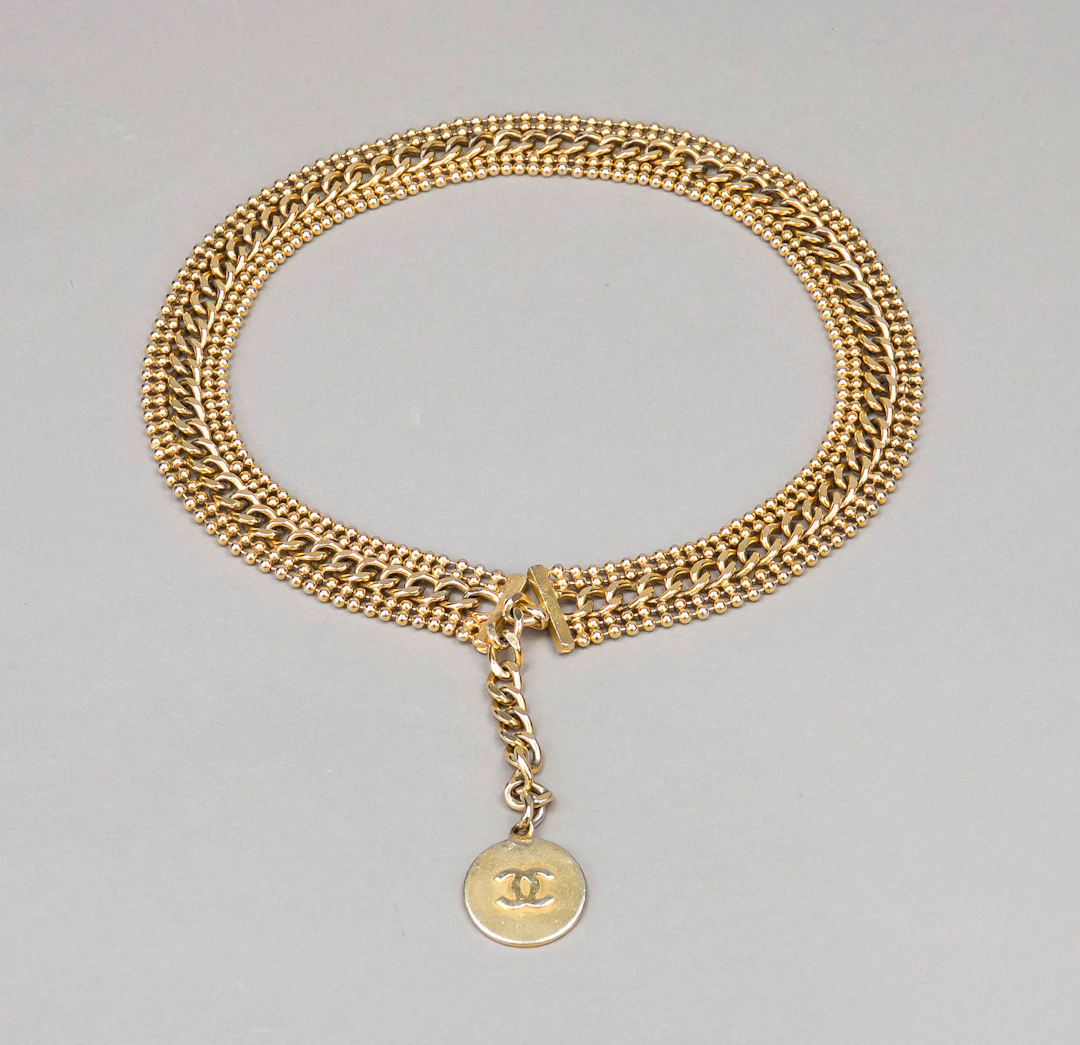 Chanel, Vintage Kettegürtel mit L