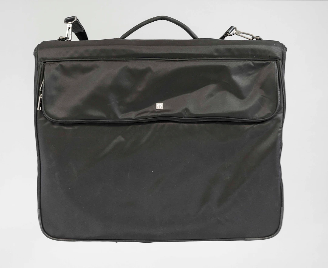 Aigner, großer Kleidersack, schwa