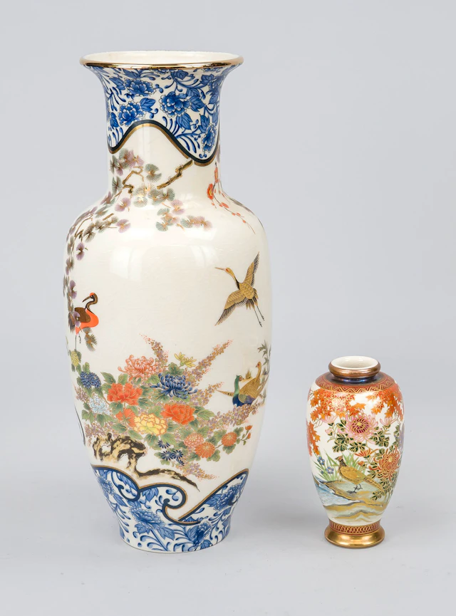 2 Vasen, Japan, 2. H. 20. Jh., 1
