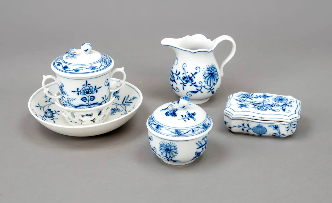 Konvolut von 5 Teilen, Meissen, M