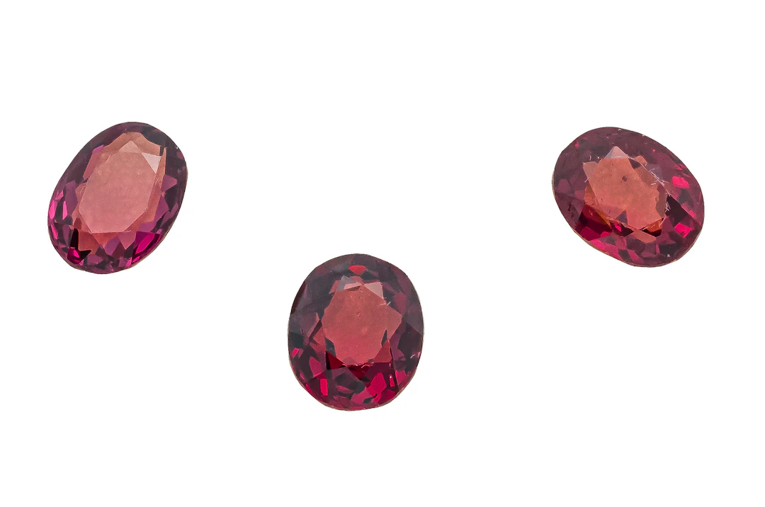 Konvolut 3 Granate, zus. 7,16 ct