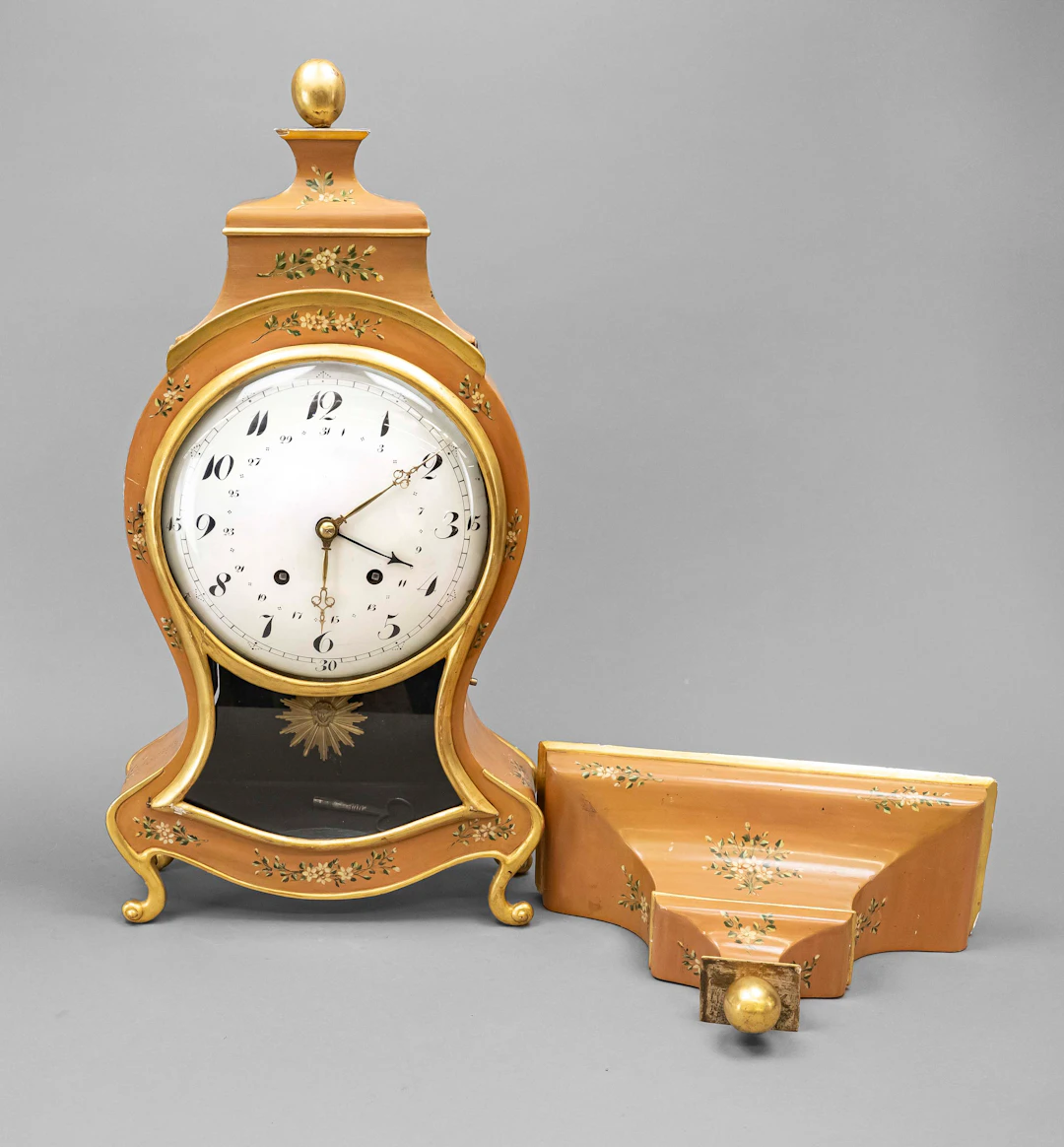 Neuenburger Pendule mit Konsole