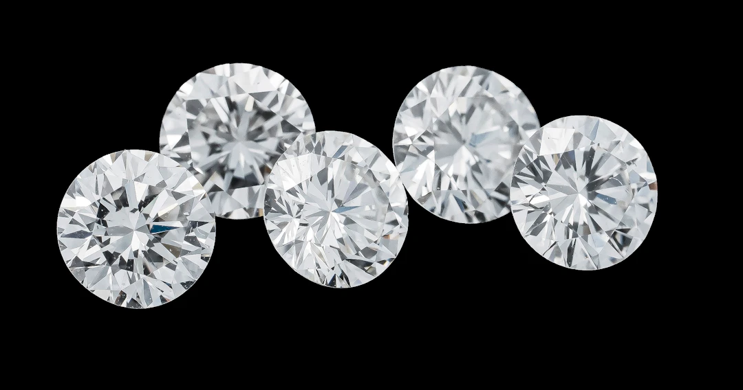 5 Brillanten, zus. 1,35 ct TW/Lup
