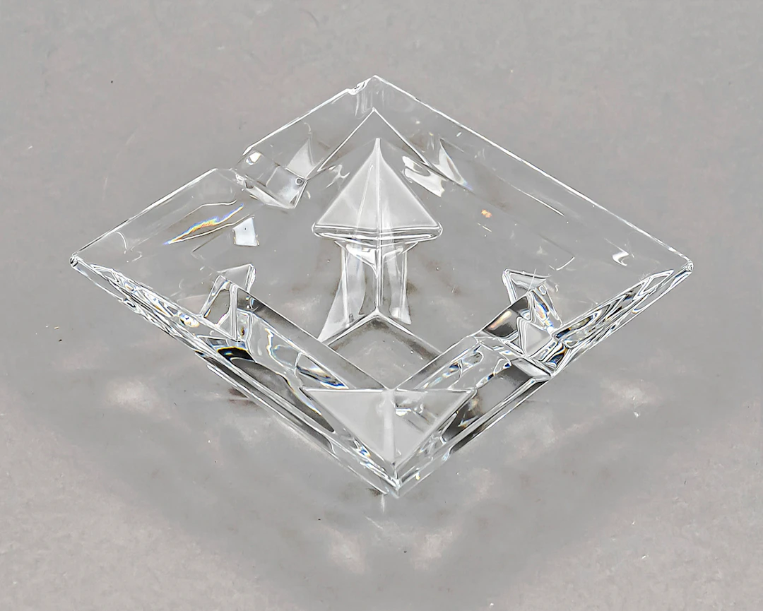 Quadratischer Aschenbecher, Frank