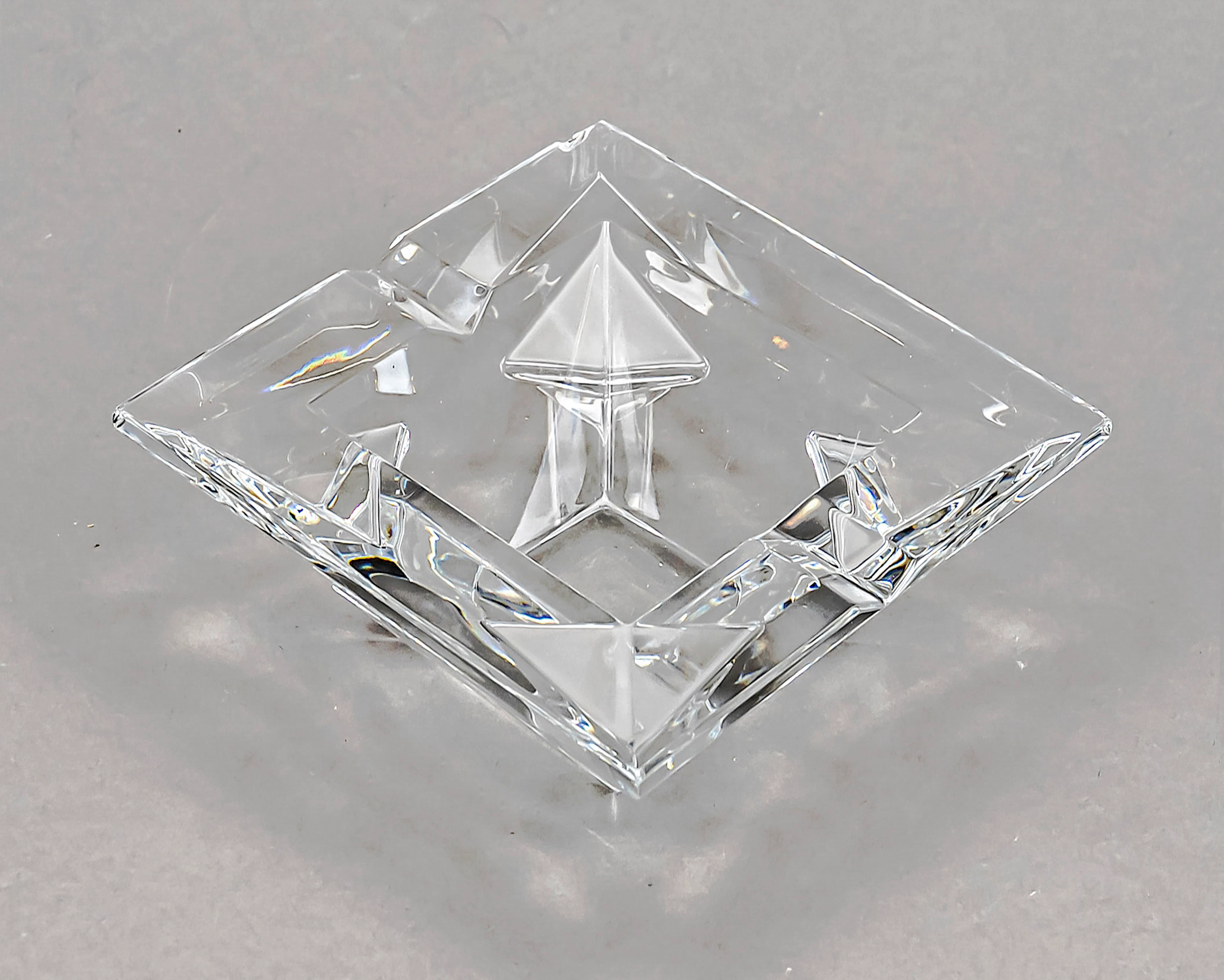 Quadratischer Aschenbecher, Frank