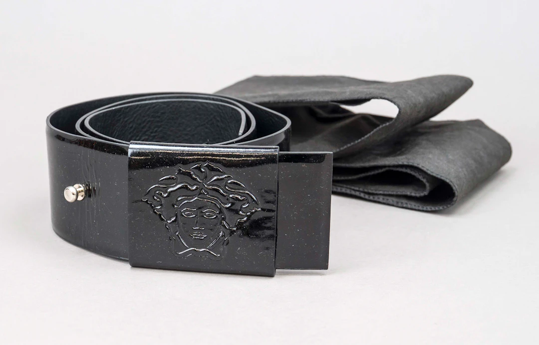 Versace, breiter Gürtel, schwarze