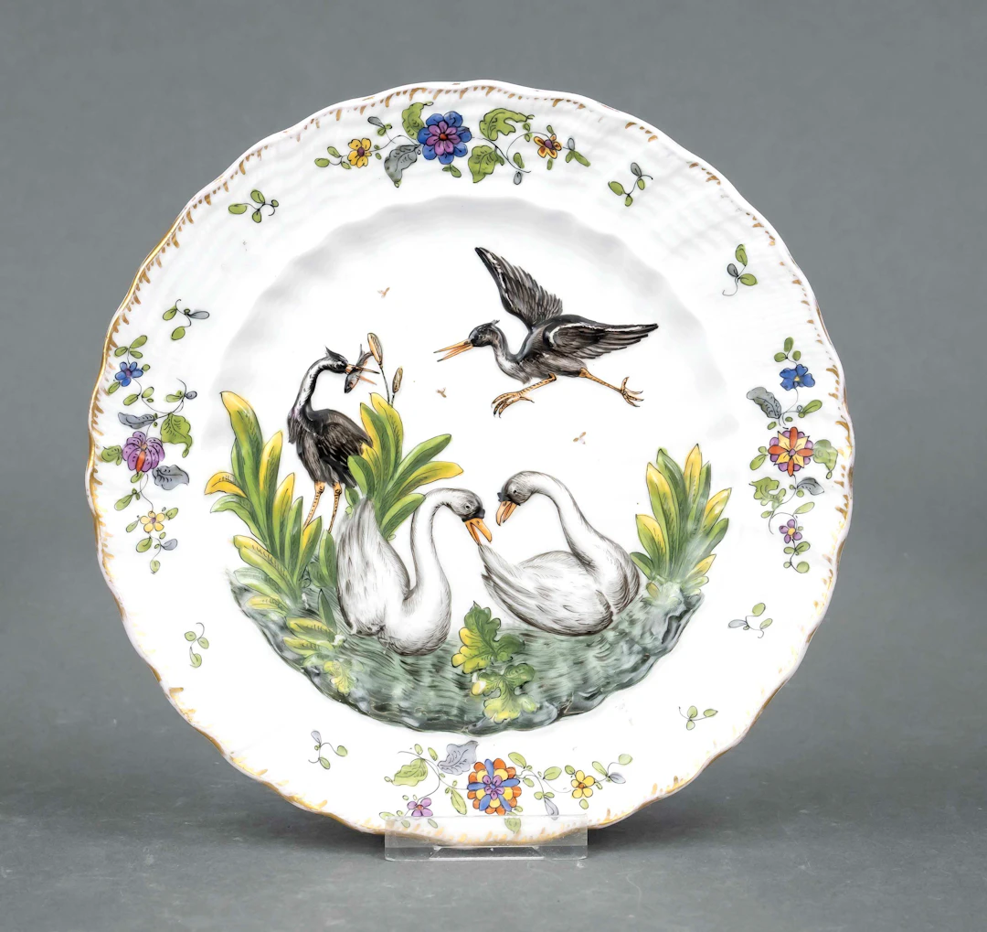 Teller mit Schwanendekor, Herend