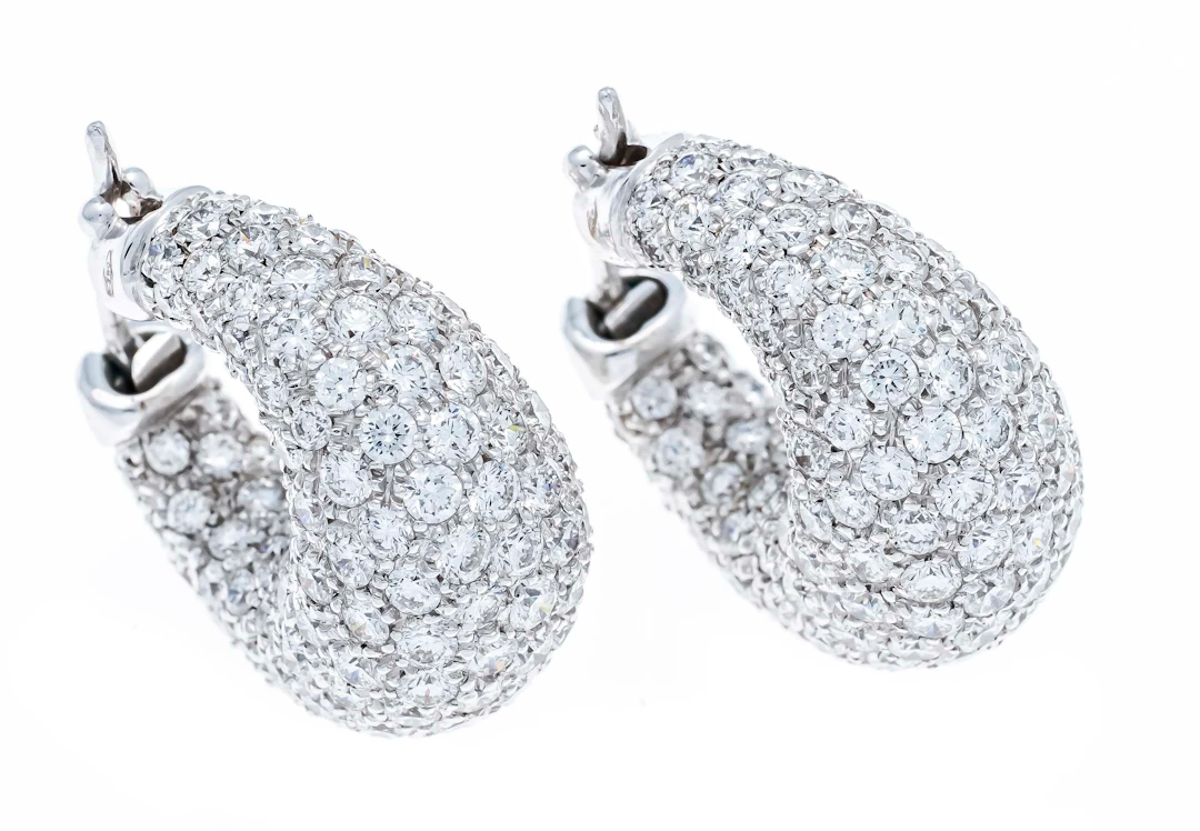 Hochfeine Pavé-Brillant-Ohrringe