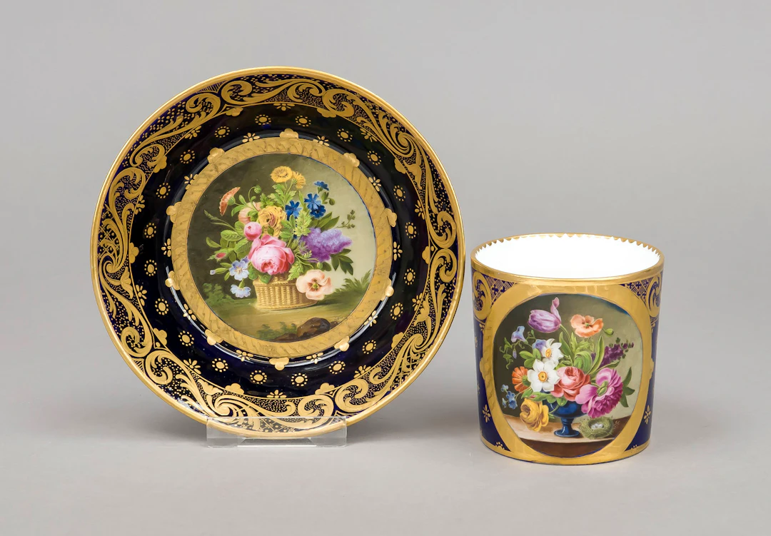 Tasse mit UT, Sevres, Frankreich