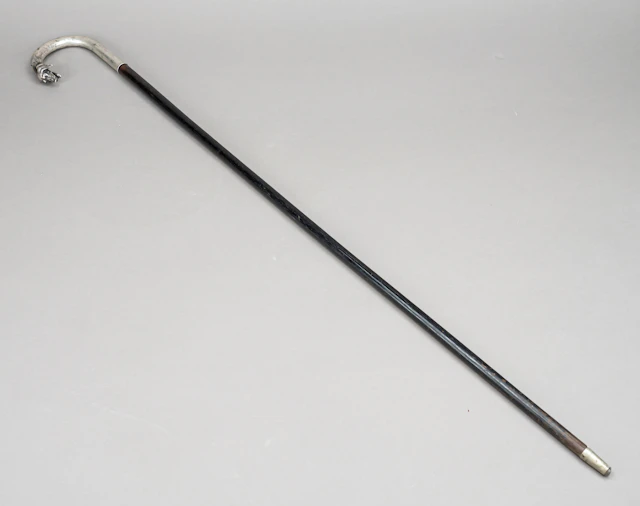 Spazierstock mit Silbergriff, 20.