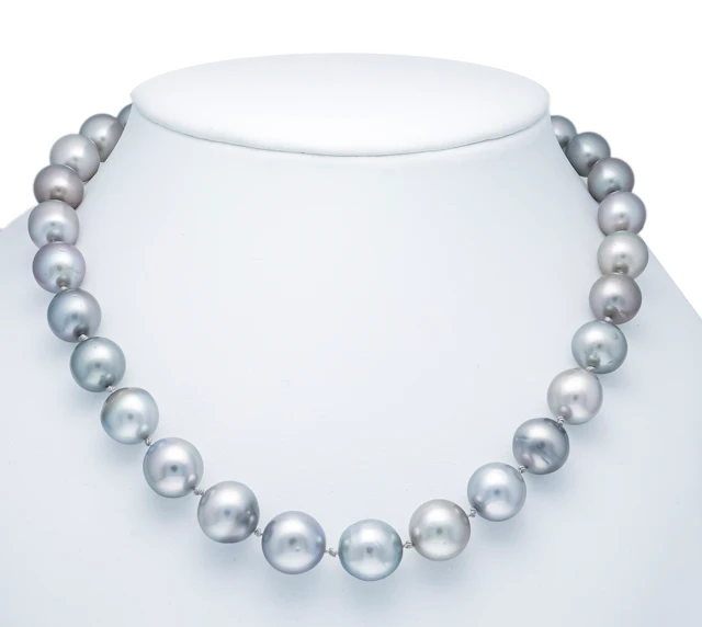 Tahitiperlen-Collier mit Kugelste