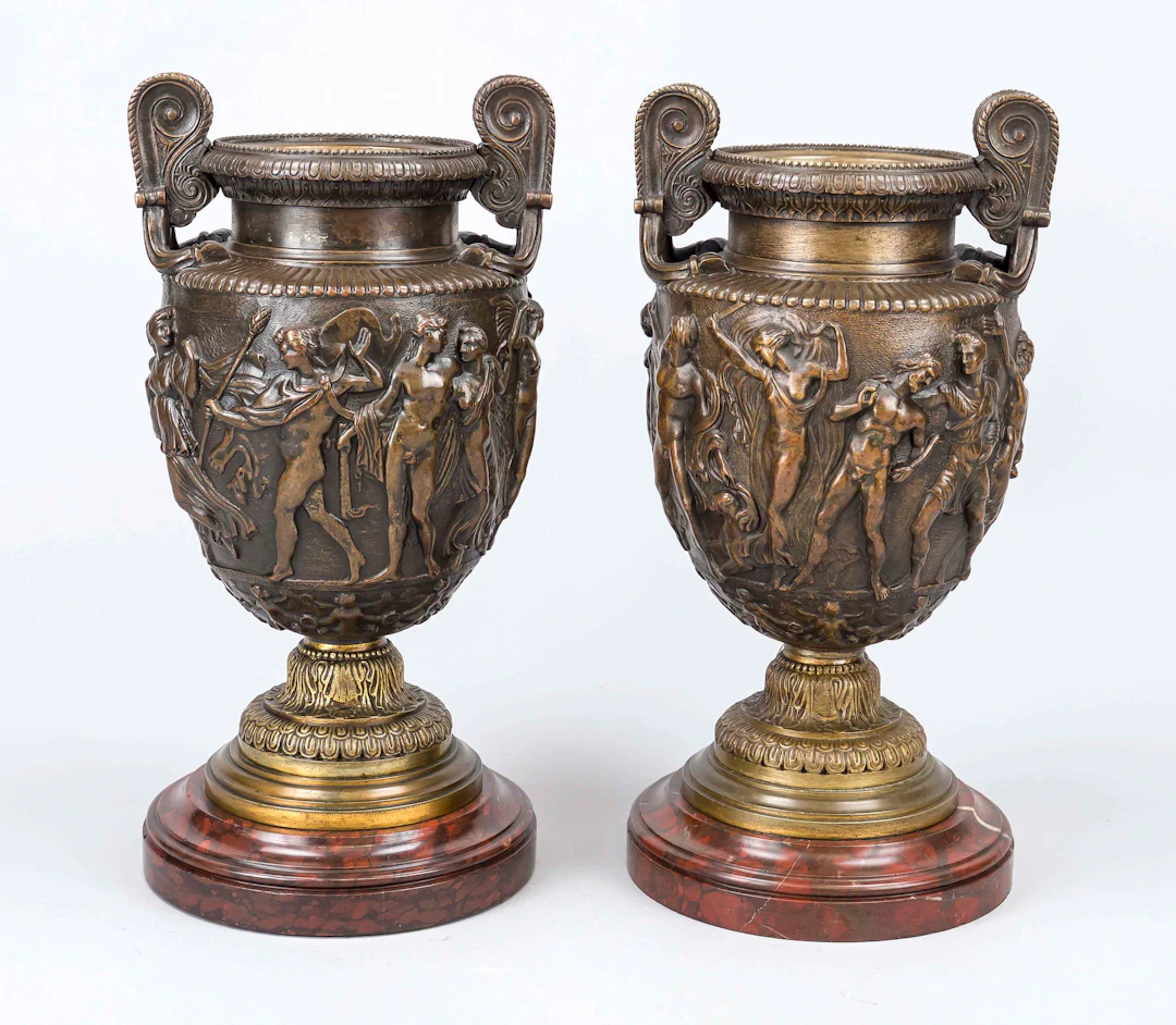 Paar Ziervasen, 19. Jh., Bronze.