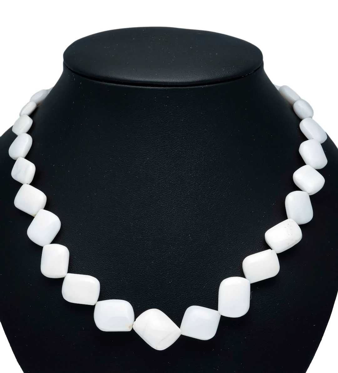 Cacholong-Opal-Collier mit Karabi
