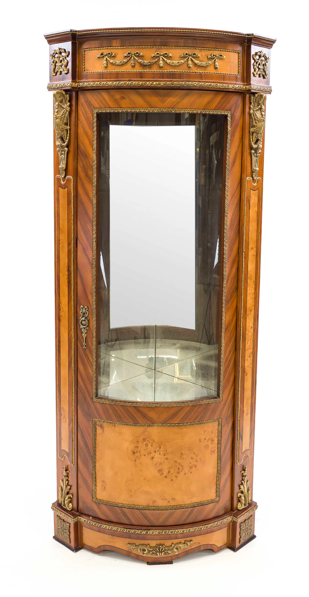 Eckvitrine, wohl Italien 20.Jh.