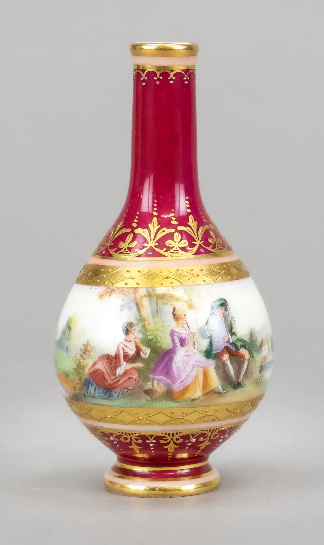 Ziervase mit umlaufenden Darstell