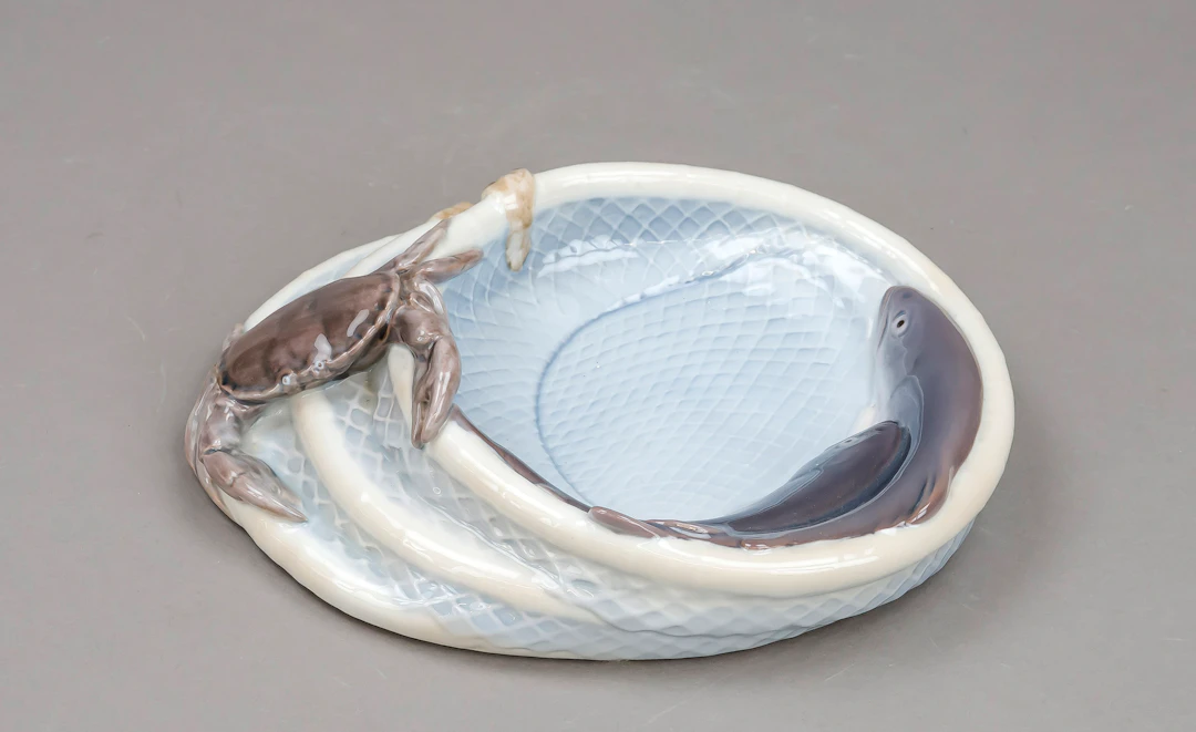Schale mit Fischen u. Taschenkreb