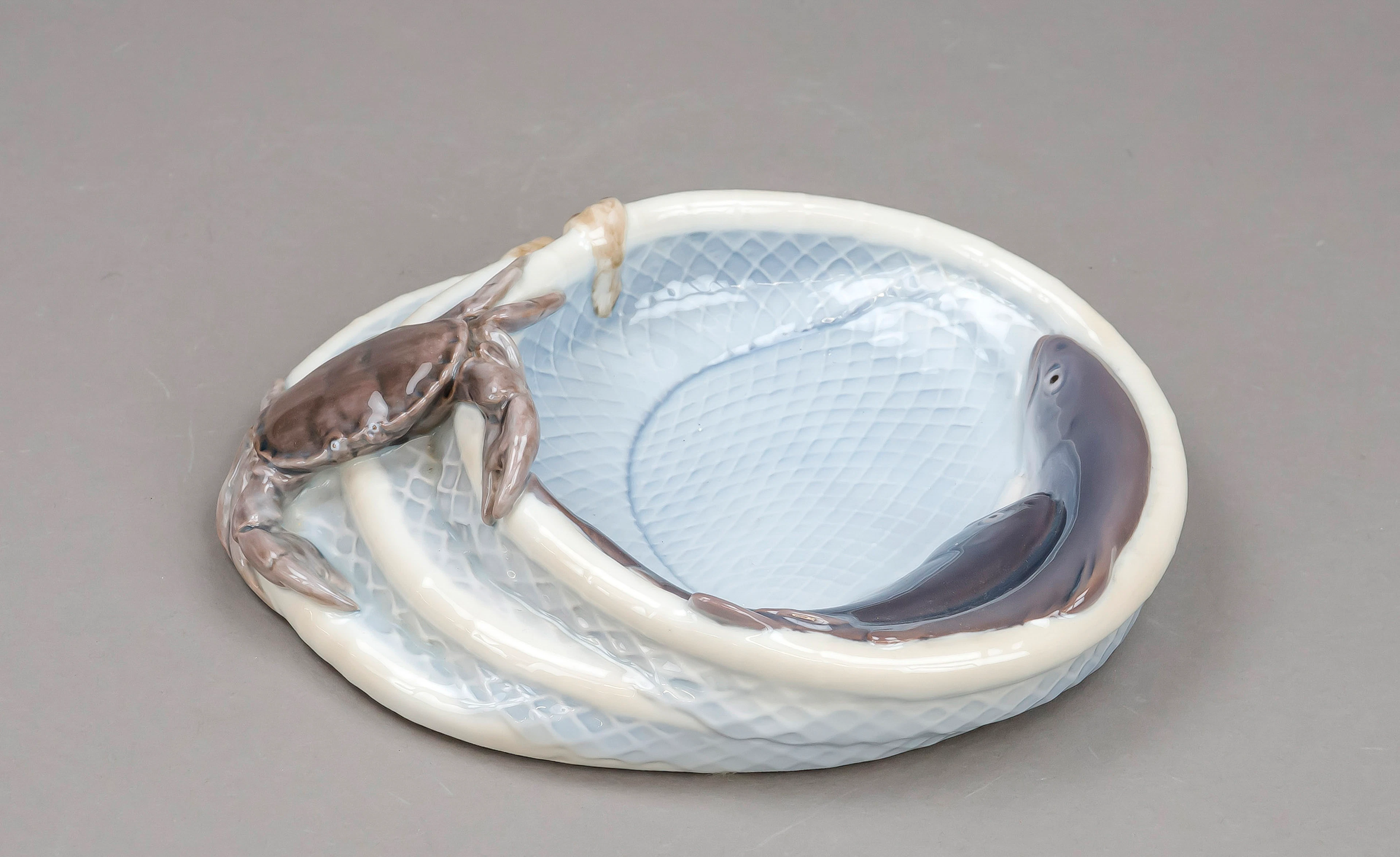 Schale mit Fischen u. Taschenkreb