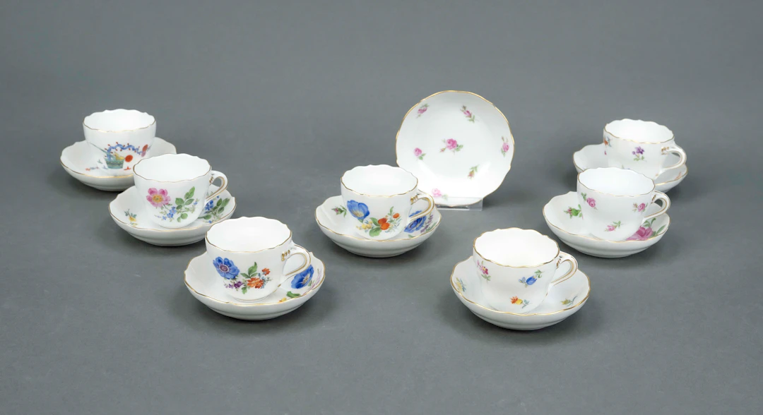 7 Mokkatassen mit 8 UT, Meissen.