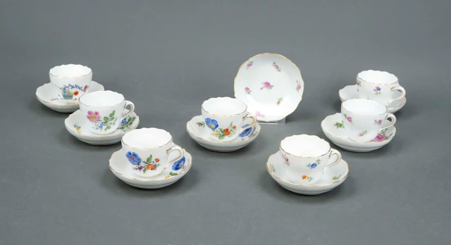 7 Mokkatassen mit 8 UT, Meissen.