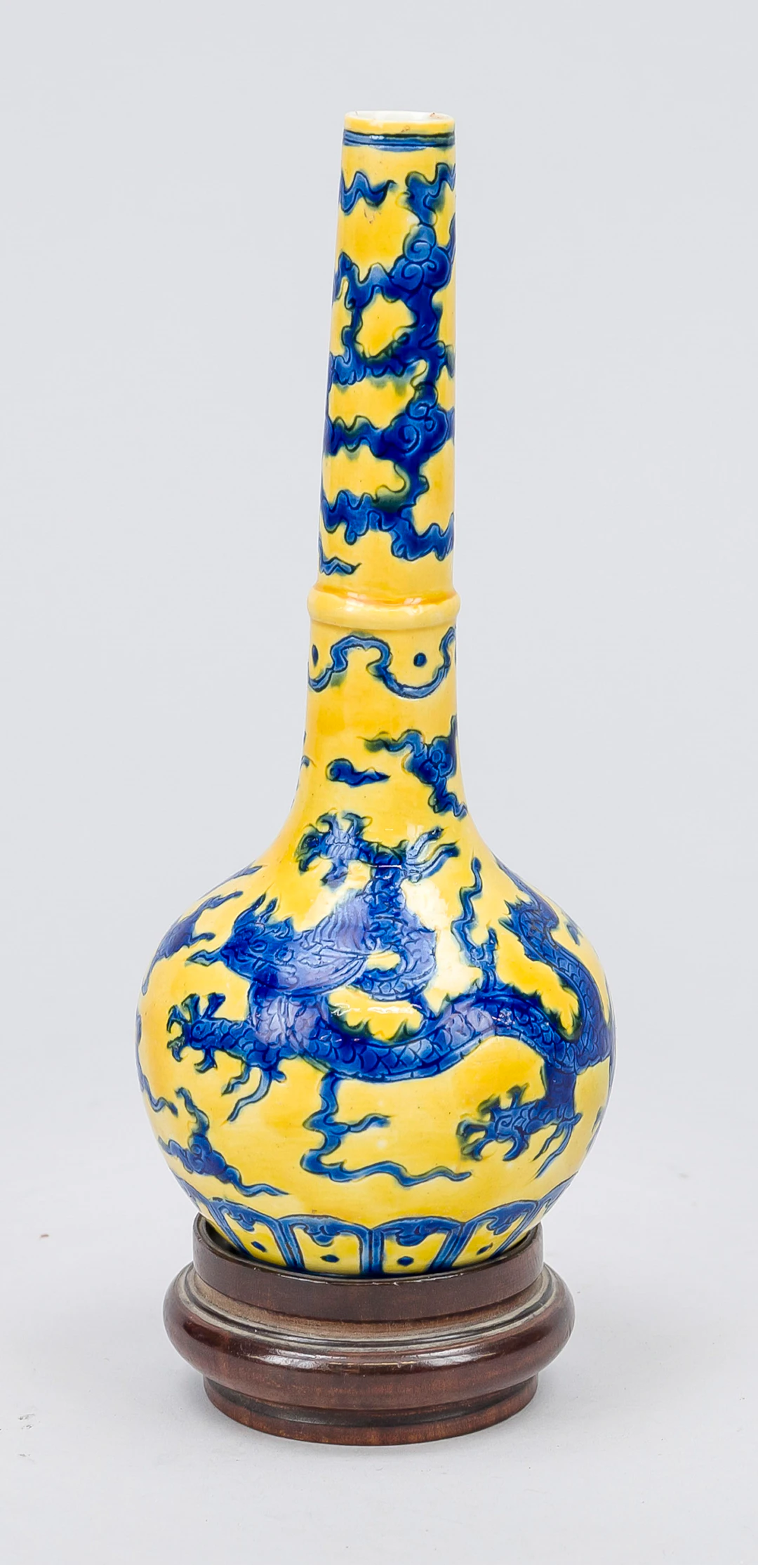 Gelbgrundige Drachenvase, China