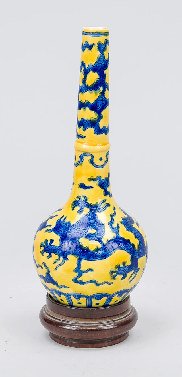 Gelbgrundige Drachenvase, China