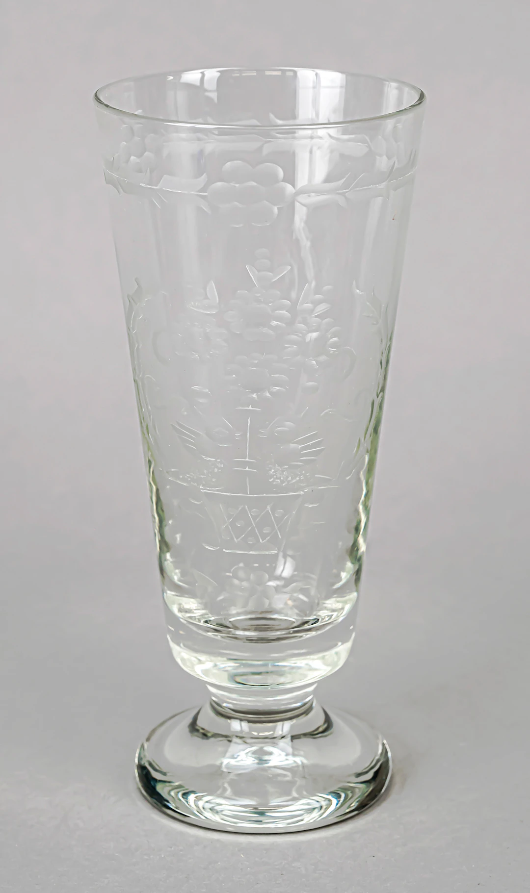 Fußglas, um 1900, runder Stand, k