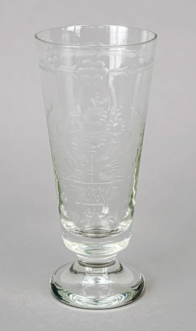 Fußglas, um 1900, runder Stand, k