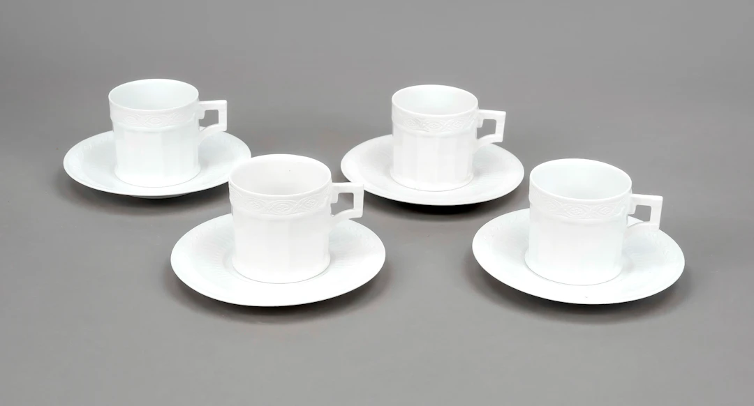 Vier Kaffeetassen mit UT, Royal C