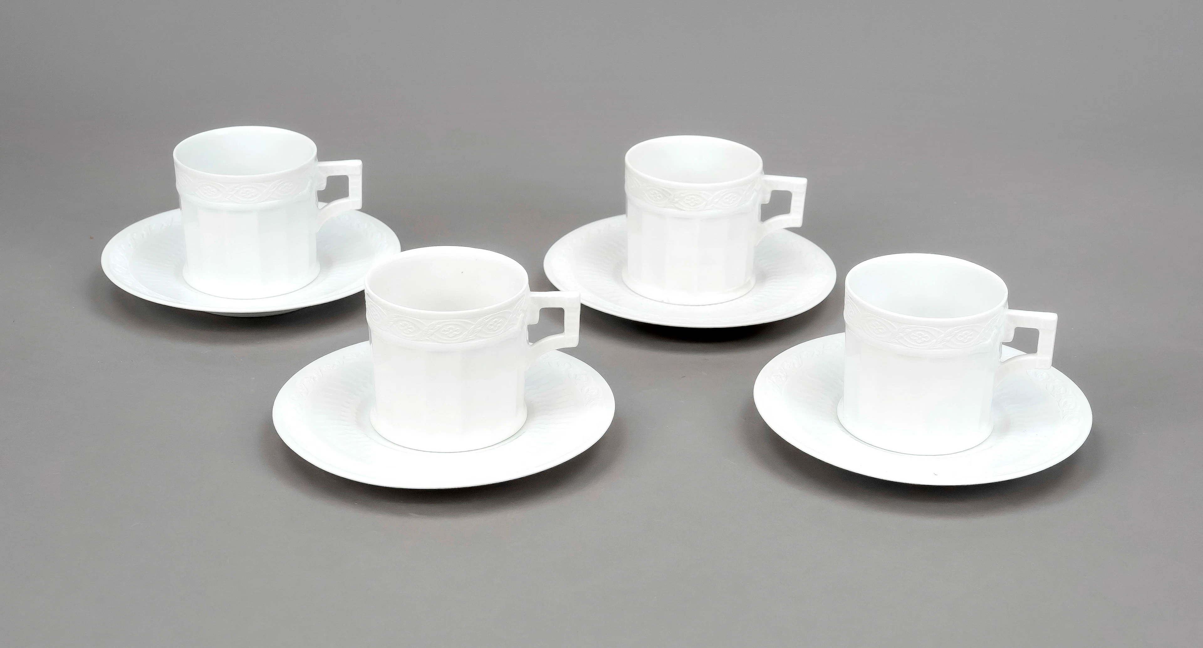 Vier Kaffeetassen mit UT, Royal C