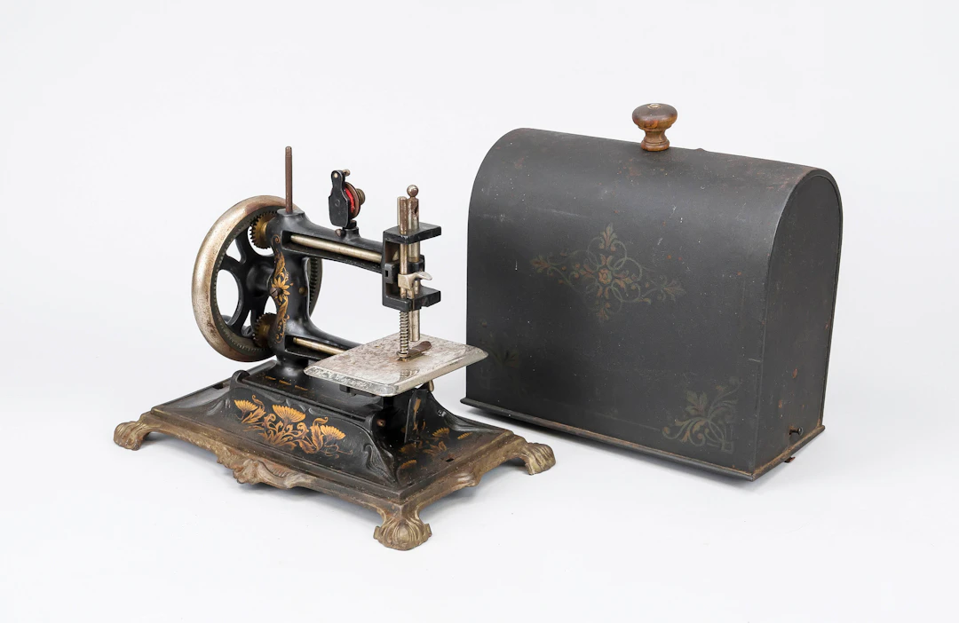Kindernähmaschine, um 1900, Eisen