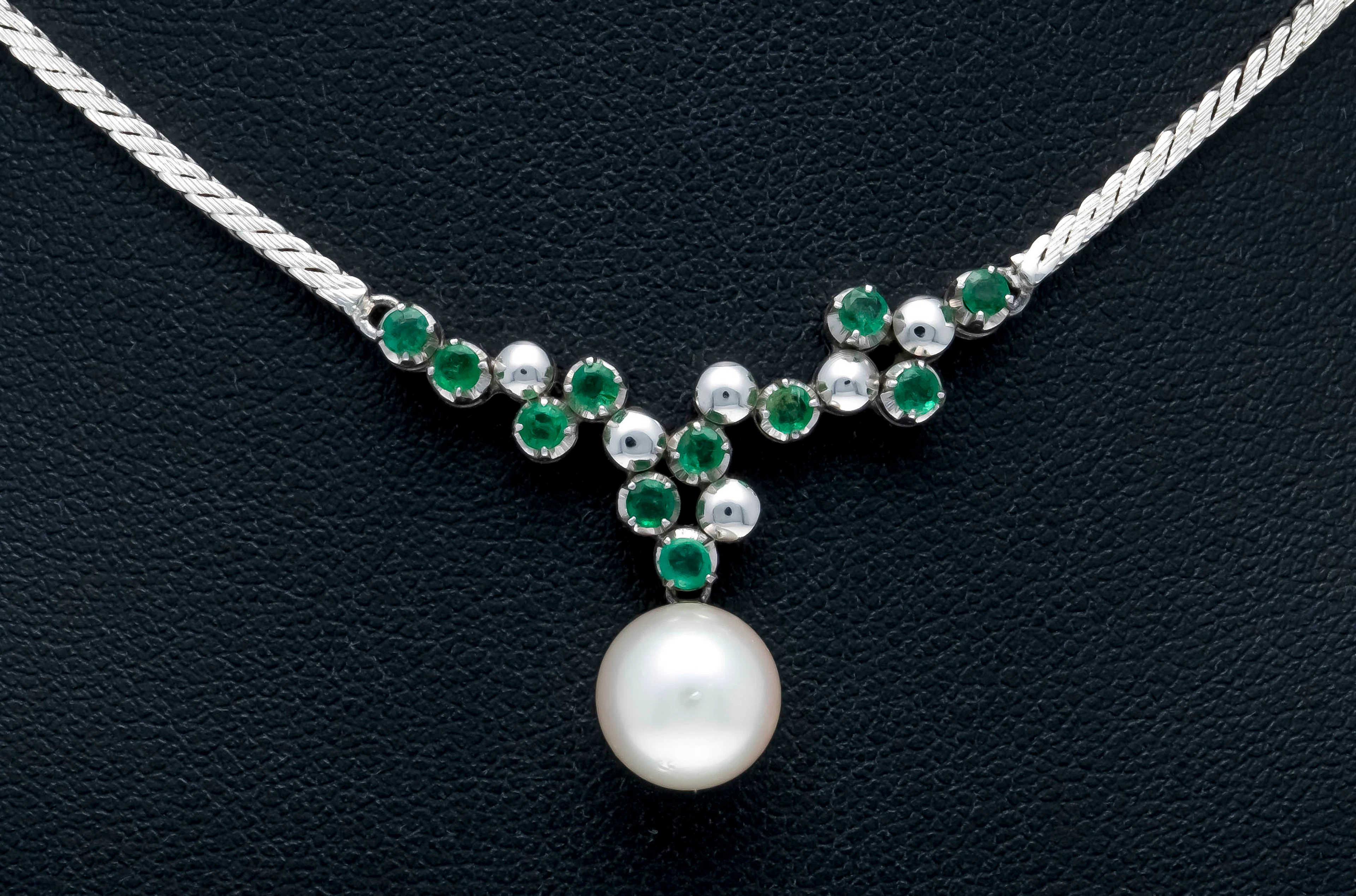 Akoyaperlen-Smaragd-Collier WG 75