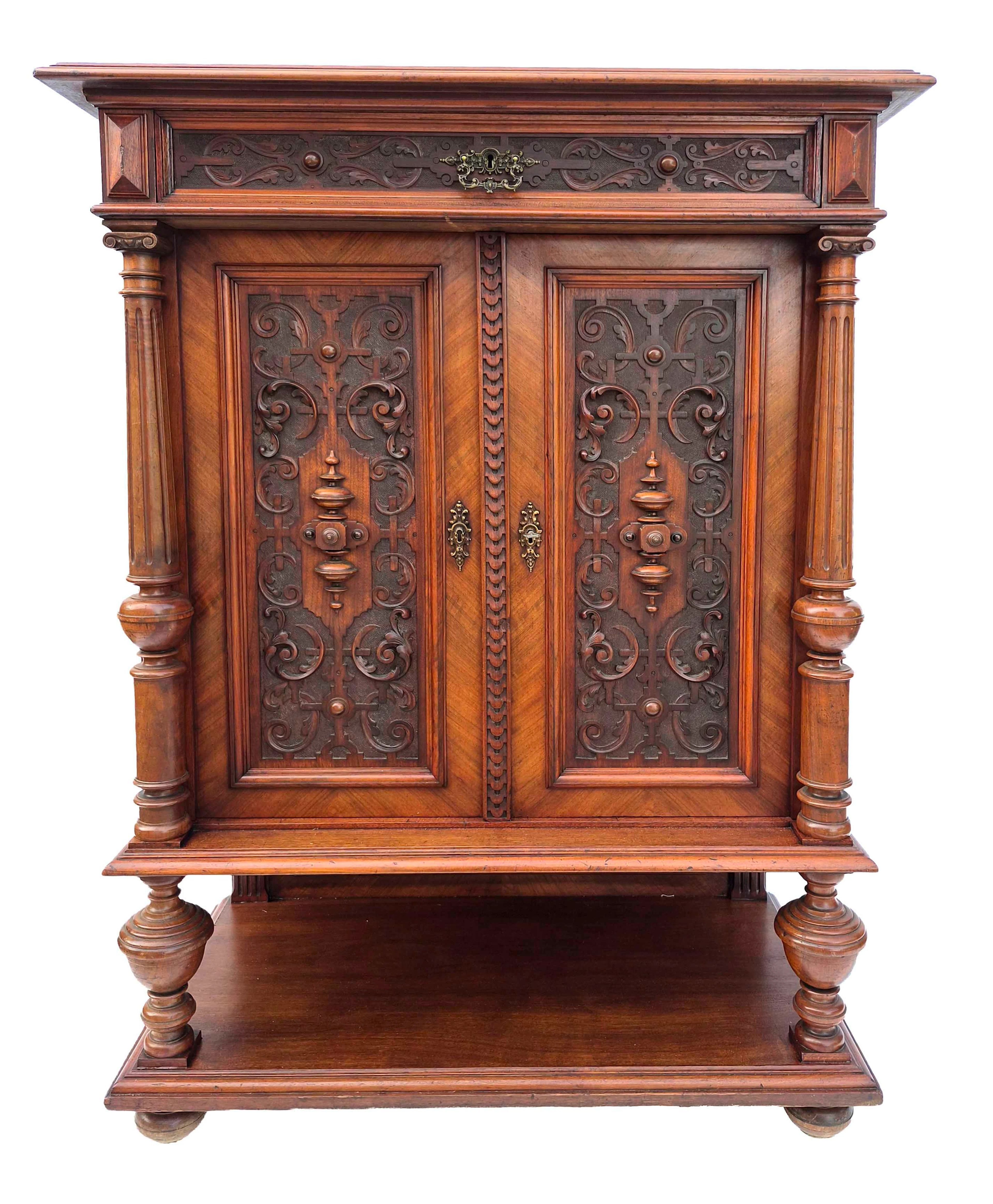 Gründerzeit-Vertiko um 1880, Nuss
