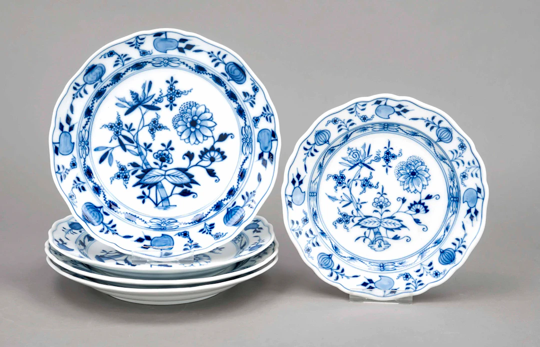 Fünf flache Teller, Meissen, 4x K