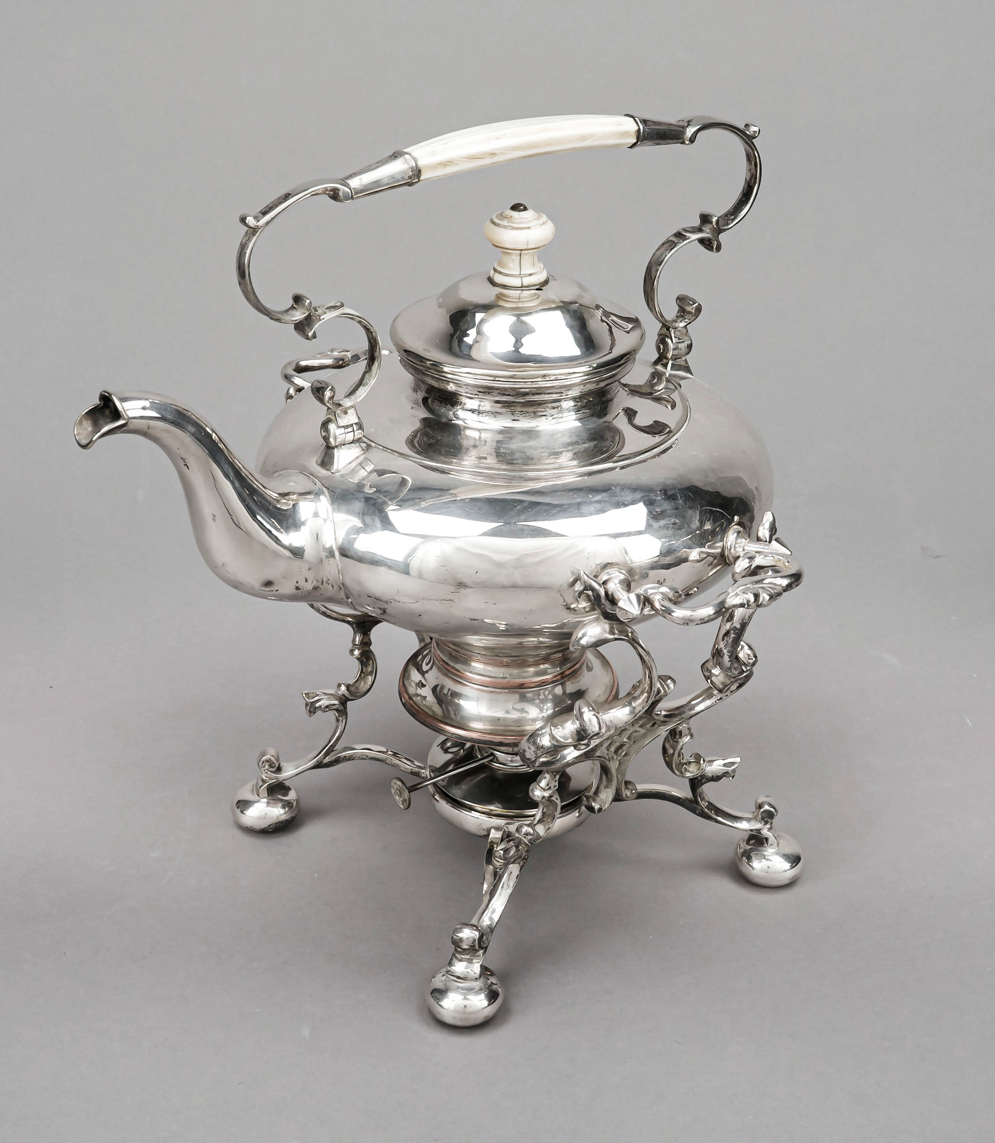Teekessel auf Rechaud, um 1900, p