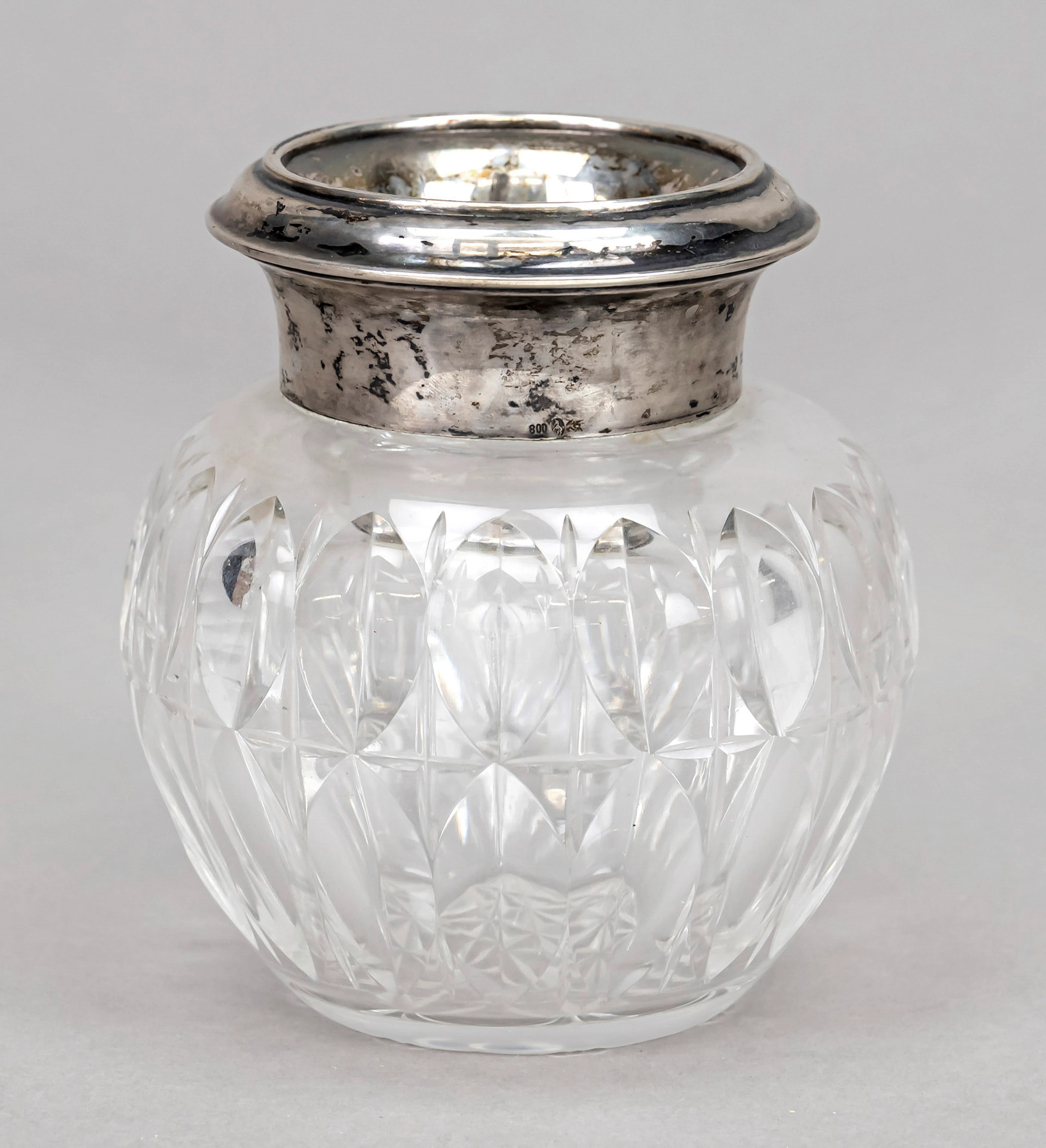 Kugelvase mit Silberrandmontage