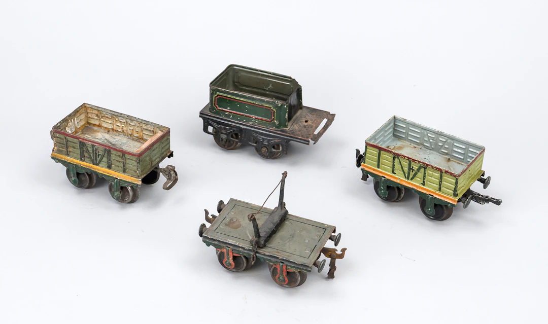 4 Eisenbahnwaggons, um 1900, Eise