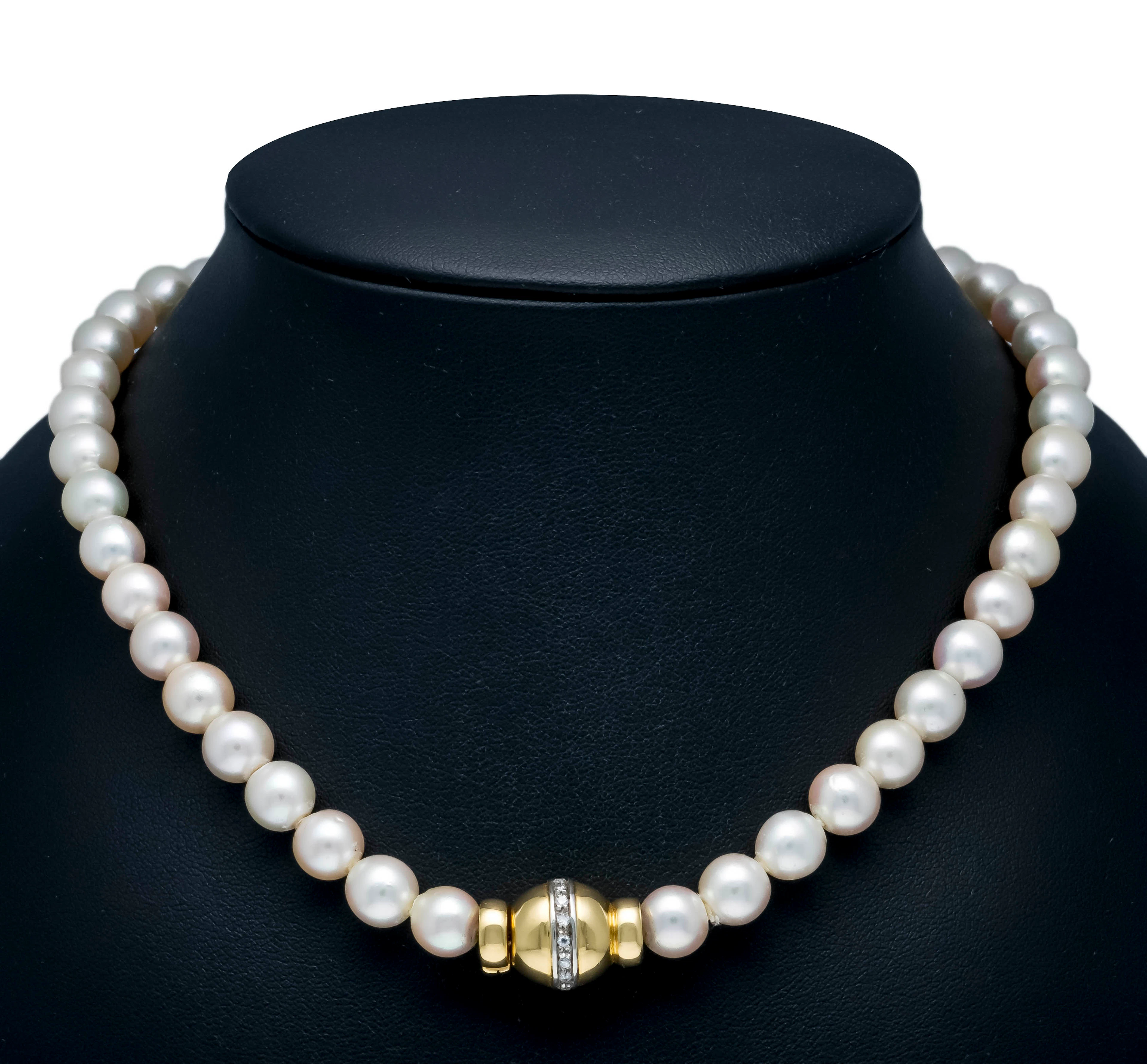 Akoyaperlen-Collier mit Kugelkast